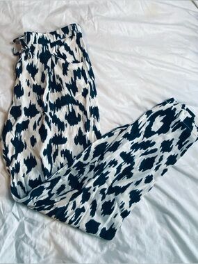 High-Waist Black and White Printed Wide-Leg Pants